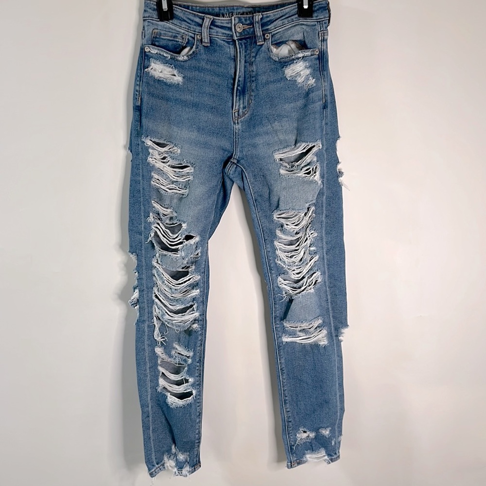 AMERICAN EAGLE OUTFITTERS, ripped mom jeans